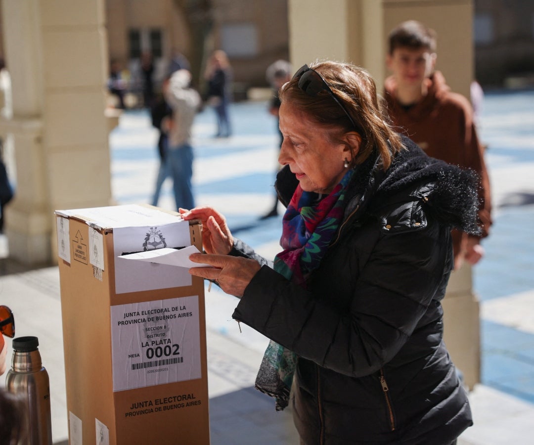 La provincia más grande de Argentina vota en una prueba crucial para Javier Milei