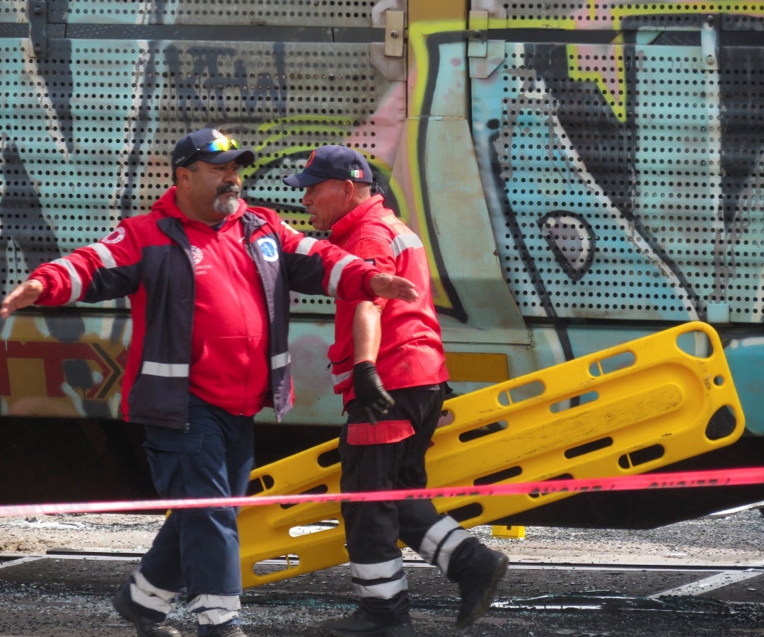 Al menos 10 muertos y 61 heridos tras choque de bus con tren de carga en México