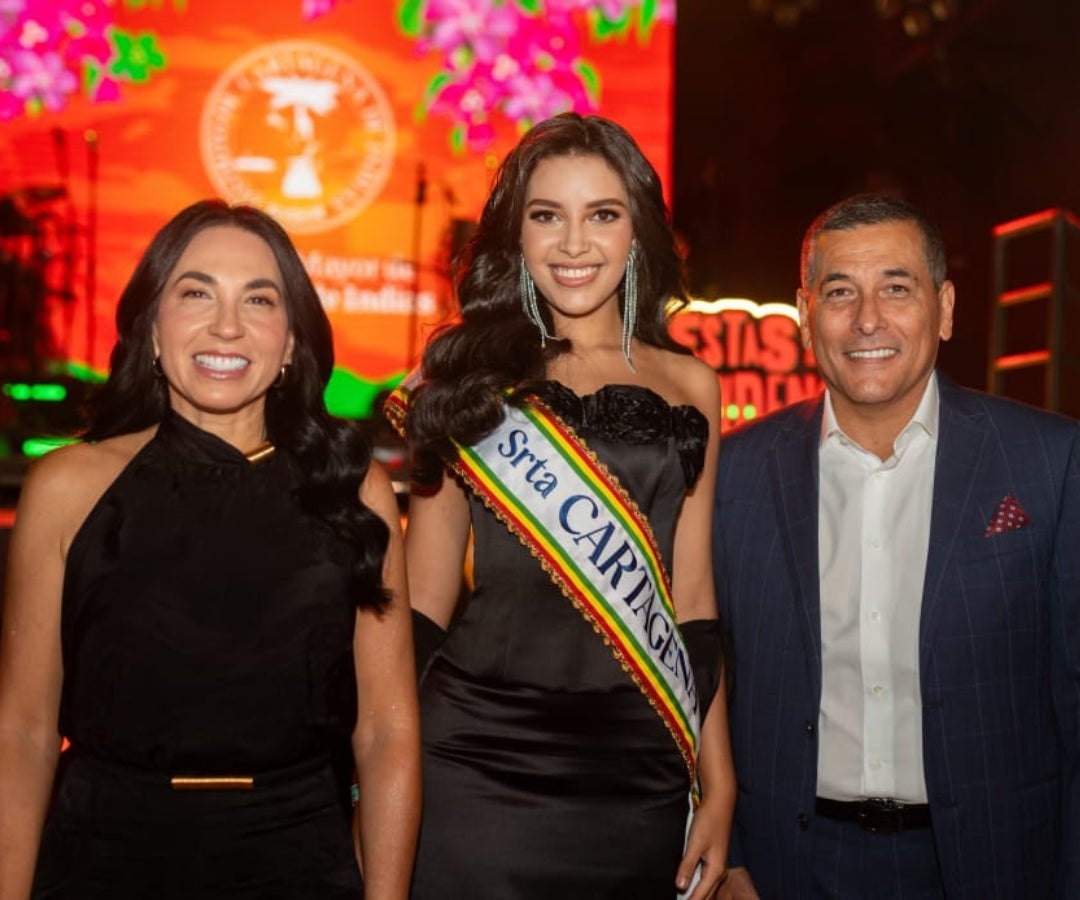 Liliana Majana, gestora social del Distrito de Cartagena; María Paula Berrío Díaz, señorita Cartagena 2025; y Dumek Turbay, alcalde Cartagena.