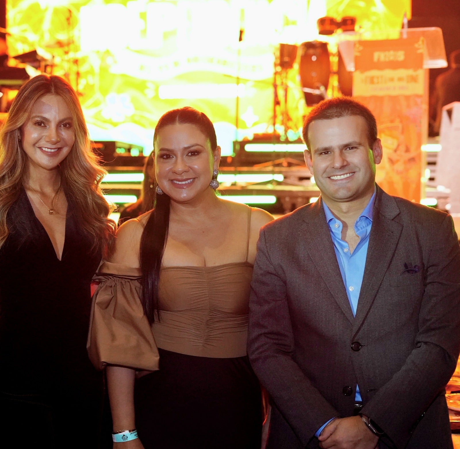 Sofía Arbeláez, modelo; Liliana Rodríguez, presidente de la Corporación Turismo Cartagena de Indias; y Jorge Benedetti, senador.