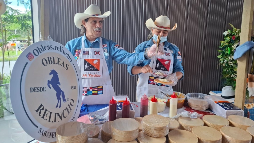 Su manera de llamar la atención, además de la calidad de sus productos, fue relinchar