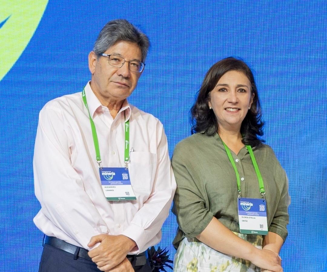 Alejandro Linares, exmagistrado de la Corte Constitucional; y Gloria Stella Ortiz, exmagistrada de la Corte Constitucional.