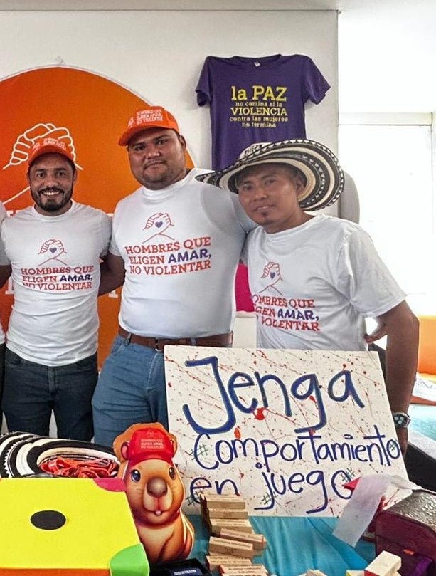 Leonardo Benítez, Josué Peralta e Israel Zabaleta, del colectivo de masculinidades del Caribe.