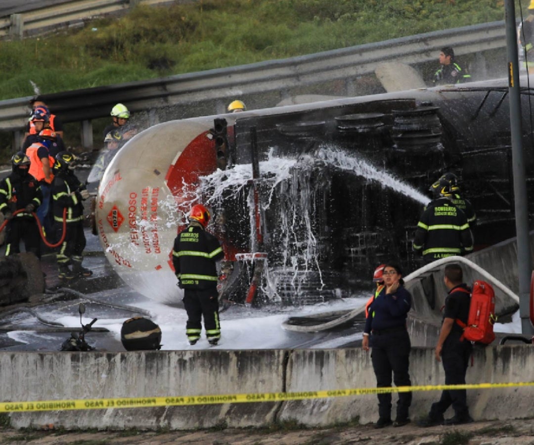 Sube a 11 el número de muertos por explosión de pipa en Iztapalapa