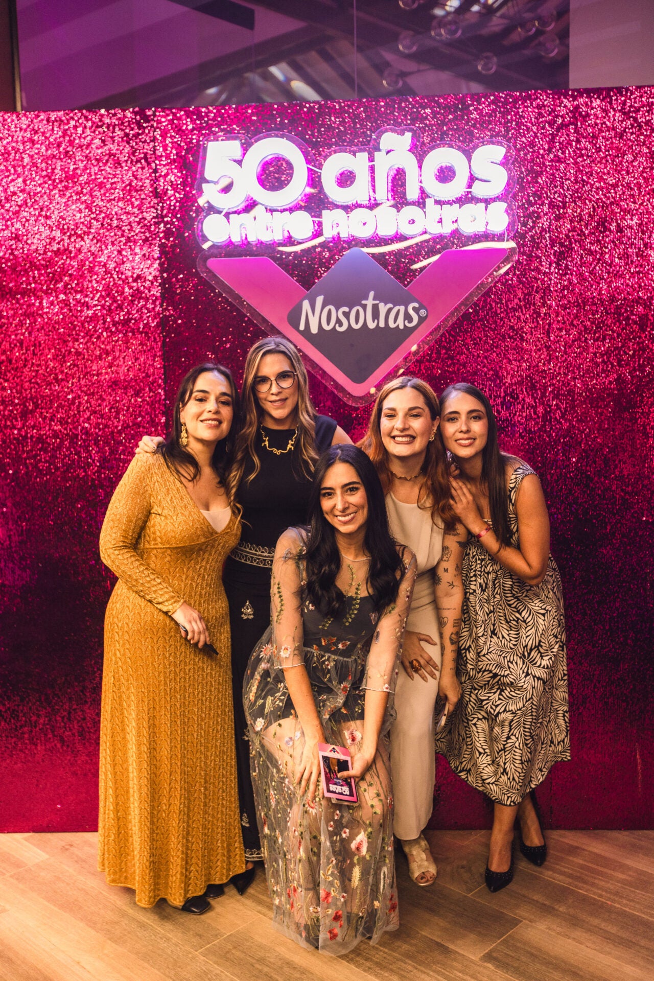 Ana Correa, senior brand manager de Nosotras; Manuela Villa, brand manager de Essity; Susana Alzate, coordinadora de customer experience de Essity; Mariana Velásquez, brand coordinator de Essity; y Estefanía Álvarez, senior brand Manager de Essity.
