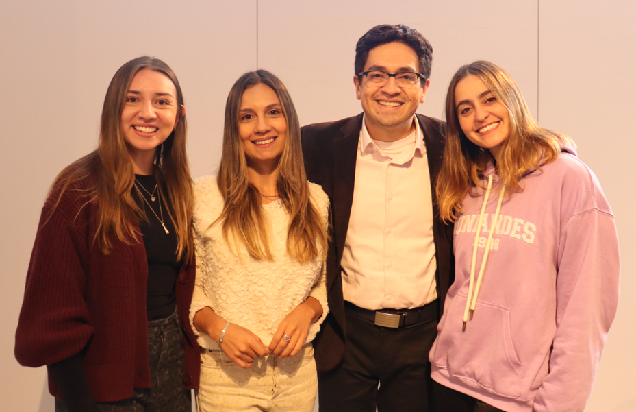 Carolina Rodríguez, coffee ambassador de Nespresso; Laura Moreno, coordinadora B2C de marketing en Nespresso; Camilo Rojas, gerente de transformación digital de Seguros Alfa; y Valeria Escobar, directora del master in International management.