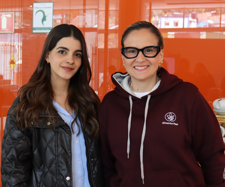 Juliana Varela, coordinadora de comunicaciones de Nespresso; y Adriana Tundisi, coordinadora de selección y movilidad en Alimentos Polar Colombia.