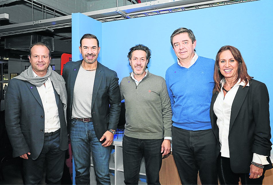 Nicolas Brezing, gerente general de Mandala Group; Daniel Baptiste, abogado de Urbana Consultores; Felipe Álvarez, abogado y socio de All abogados; Andrés Isaza, socio de Cuval Abogados; y María Paula Valdés, socia de Cuval Abogados.