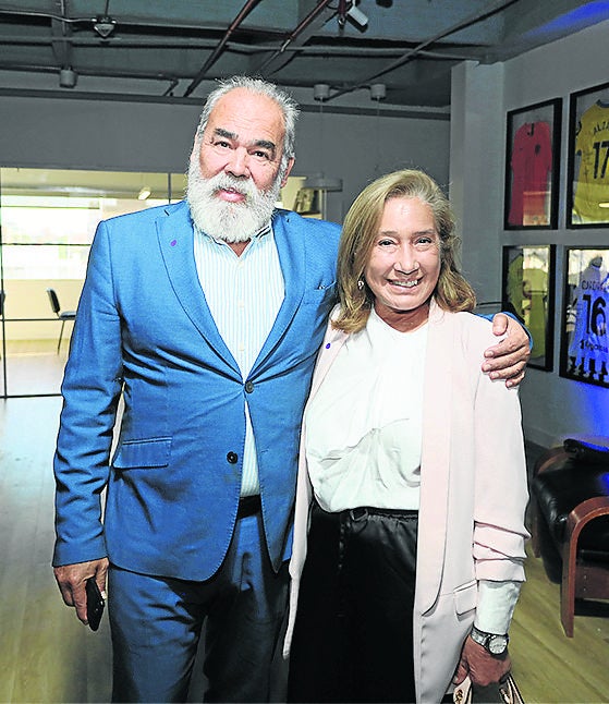 Diego Hincapie, gerente de Loading Express; y Gloria Rosasco, gerente de Sigmacargo.