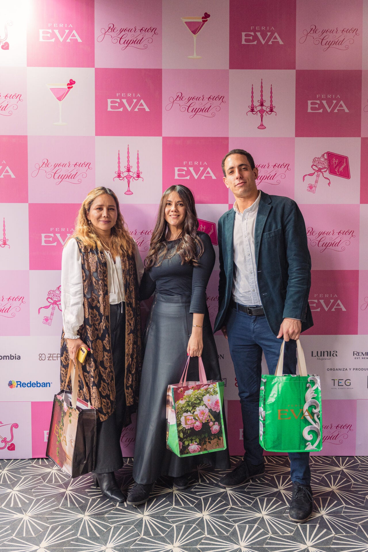 Ximena Gutiérrez, directora de marketing; Marcela Merizalde, brand manager de Remington; y Nicolás Rivera, brand analyst de Remington.