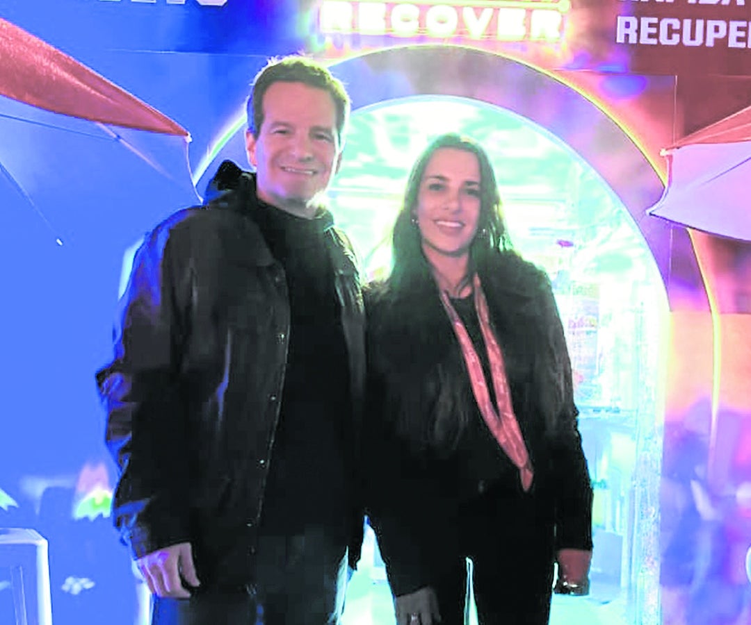 Santiago Murray, general manager de PepsiCo LAB Central; y Johanna Bermúdez, gerente de marketing de Gatorade.