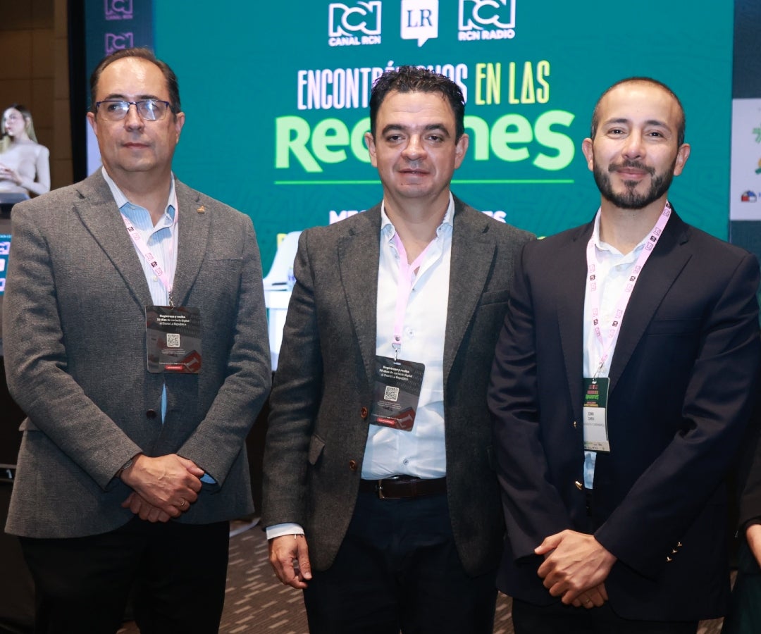 Diego Sánchez, vicerrector de la Escuela Col. de Ingeniería Julio Garavito; Juan S. Estévez, líder de Ecosistema de IBM; y Edwin Chiriví, gerente de Camacol Bogotá.