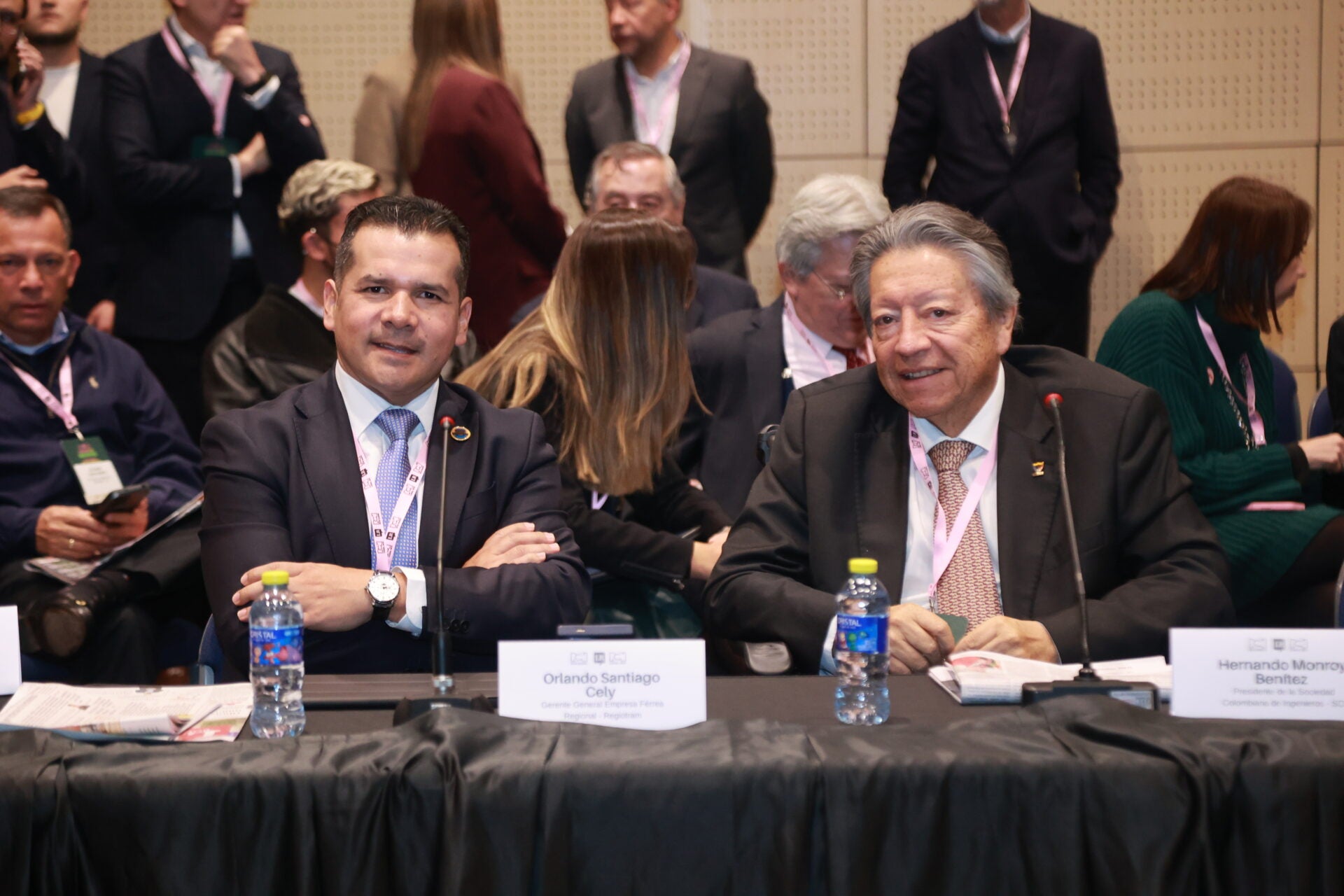 Orlando Santiago Cely, gerente de Regiotram; y Hernando Monroy Benítez, presidente de la Sociedad Colombiana de Ingenieros.