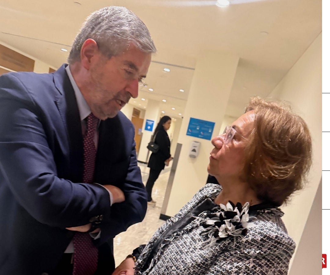 Juan Ramón de la Fuente, canciller mexicano, junto con su homologa, Rosa Villavicencio.