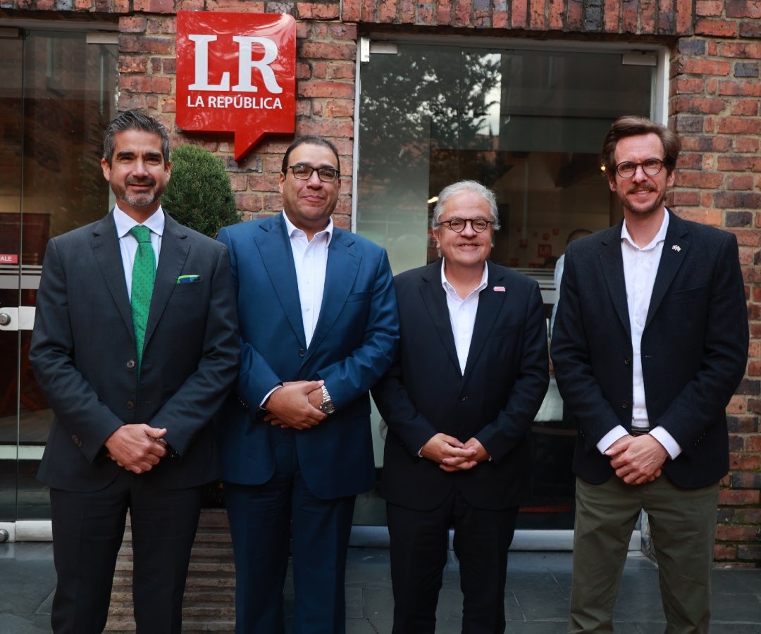 Hernando Chica, presidente de Banco Agrario; Alejandro Vera, vpte. Técnico de Asobancaria; Gerardo Hernández, presidente de AV Villas; y Julien Robert, dir. de Cooperación de la Embajada de Suiza.