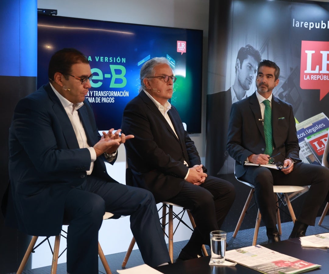 Alejandro Vera, vicepresidente de Asobancaria; Gerardo Hernández, presidente del Banco AV Villas y Hernando Chica, presidente del Banco Agrario