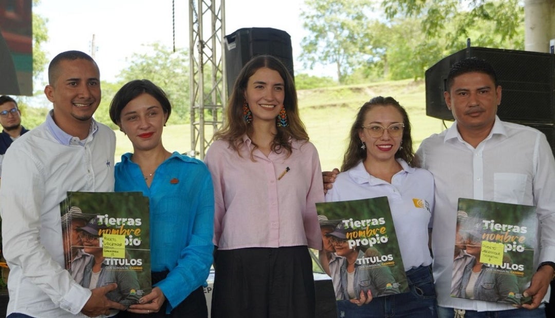Los predios se destinarán para escuelas rurales, centros de salud, espacios deporticos, salones comunales o juntas de acción comunal, cementerios y acueductos Los predios se destinarán para escuelas rurales, centros de salud, espacios deporticos, salones comunales o juntas de acción comunal, cementerios y acueductos