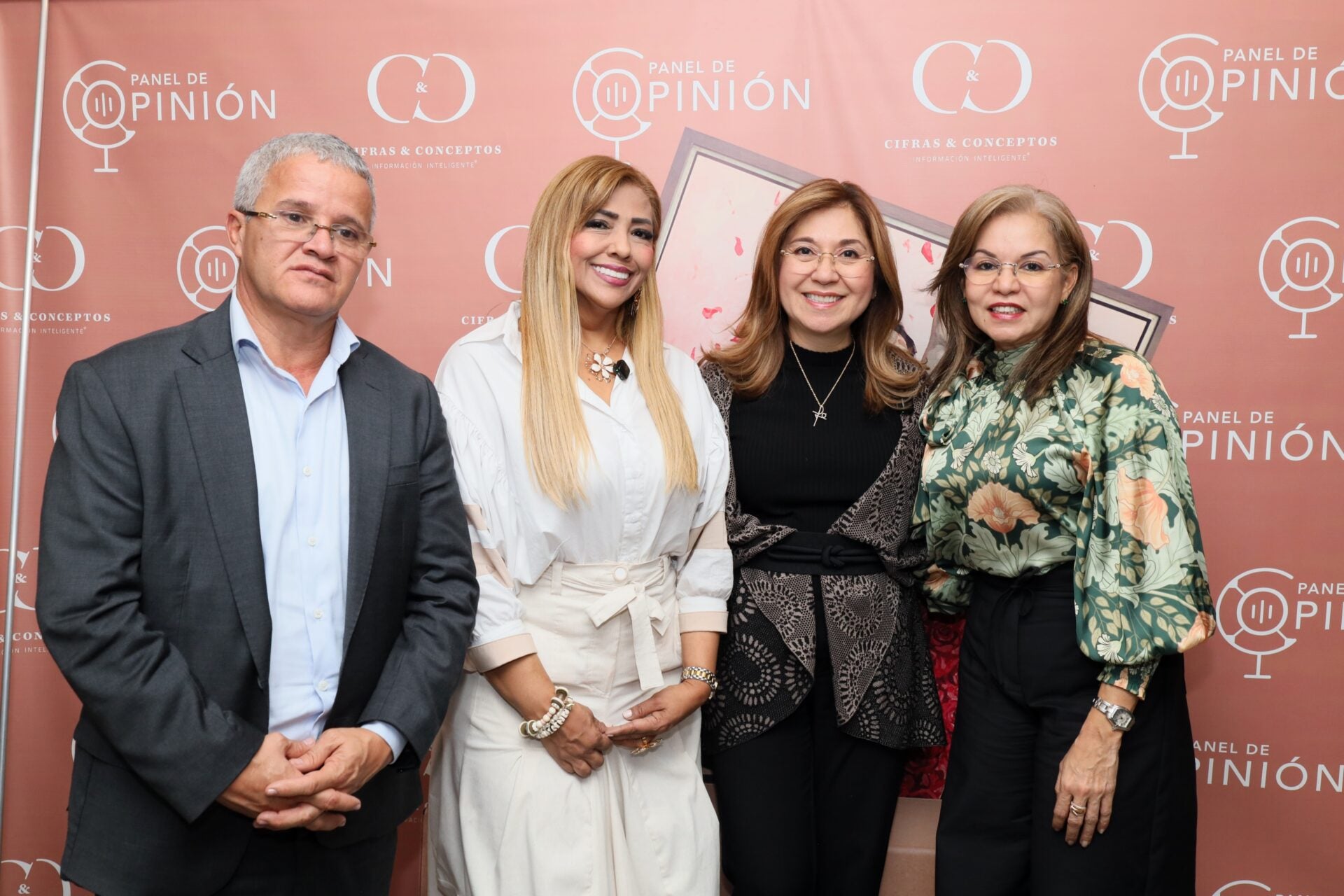 Diego Fernando Mosquera, diputado del Partido de la U; Lina María Segura, diputada y presidente del directorio del Partido de la U en Valle del Cauca; Norma Hurtado, senadora; y Tania Fernández Sánchez, concejal del Partido de la U en Cali.