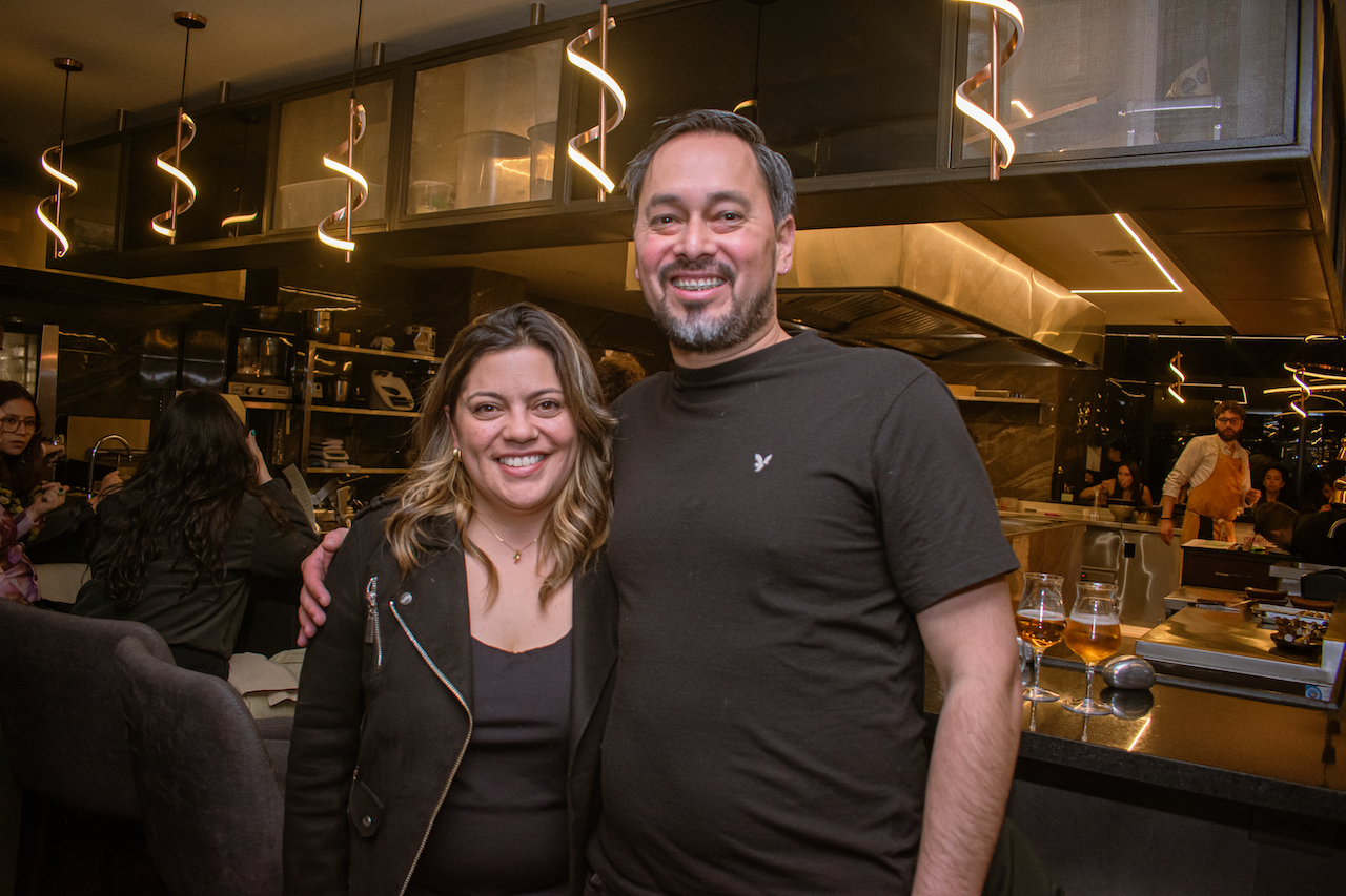 Angélica Costa y Richard Goycochea, chefs del restaurante Mercado Tres de Bogotá.
