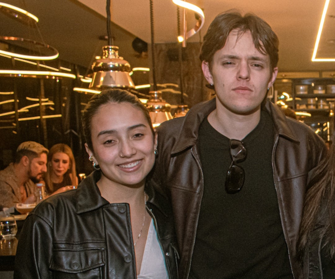 Sara Silva, empresaria y estudiante de la Universidad de los Andes; y Pablo Rodríguez, comunicador social de Anymal Records.