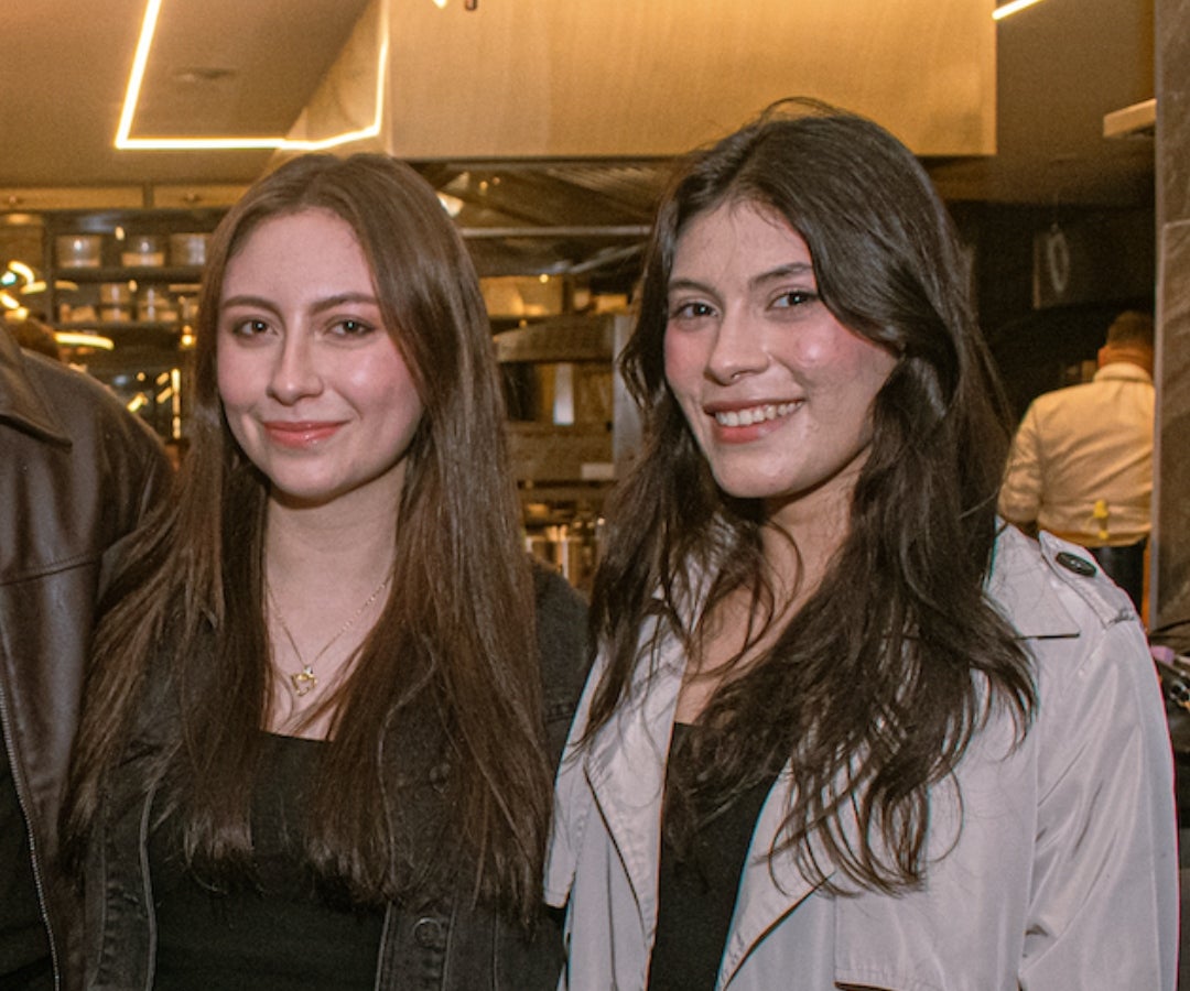 Angie Mendieta, especialista en marketing; y Laura Jiménez, integrante de Alimentarte Team.