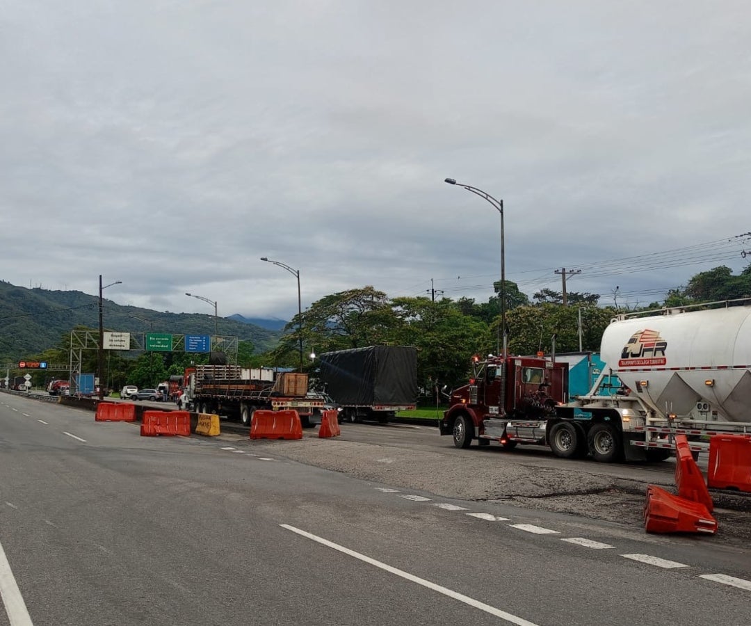 Cierre vía al Llano
