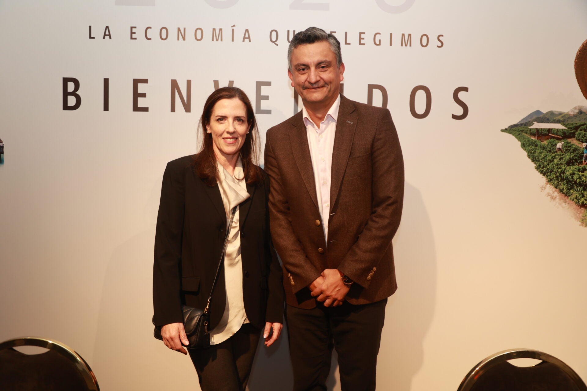 Catalina Obregón, gerente general de ediciones Gamma; y Pedro Uribe, vicepresidente corporativo de Davivienda.