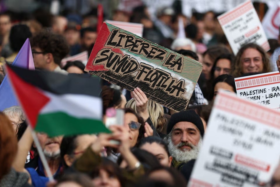 Interceptación de fuerzas de Israel a flotilla con ayuda provoca protestas mundiales