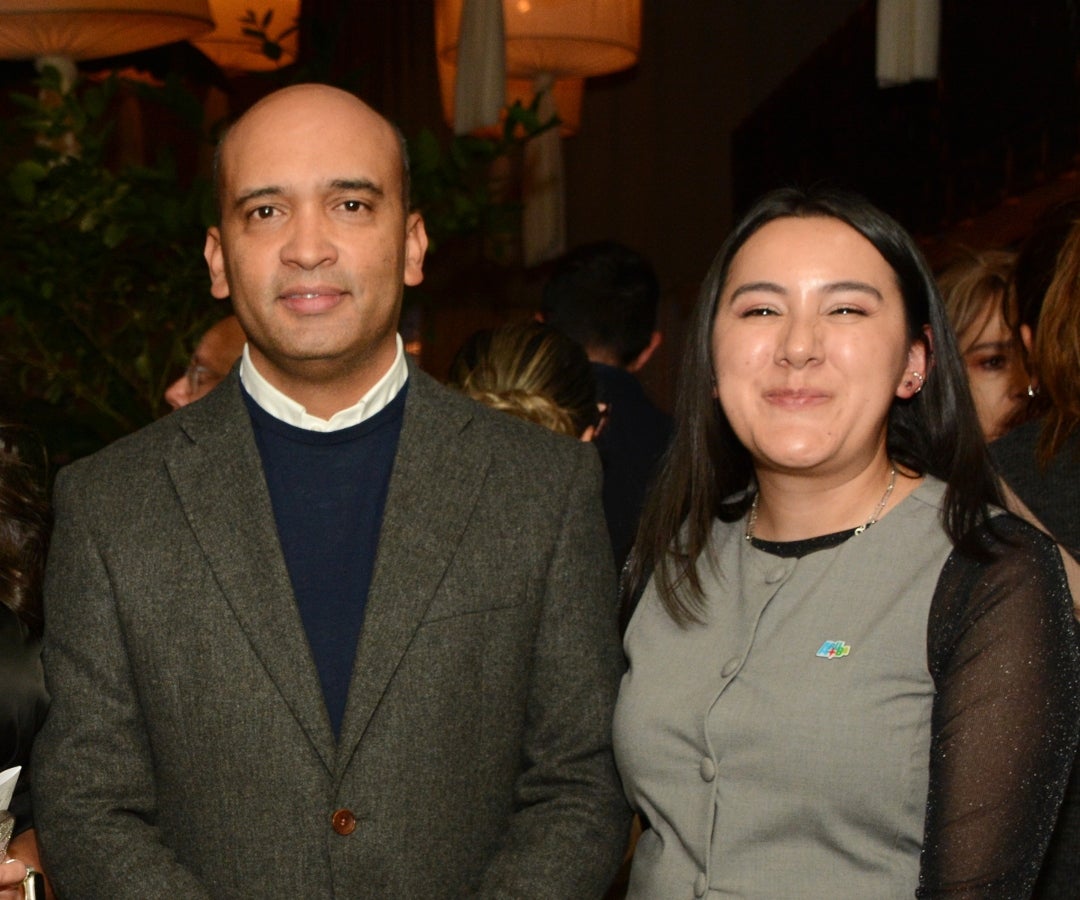 Jorge Jiménez, vicepresidente comercial de Wingo; y Heidy Hernández, miembro de la A.T.A.