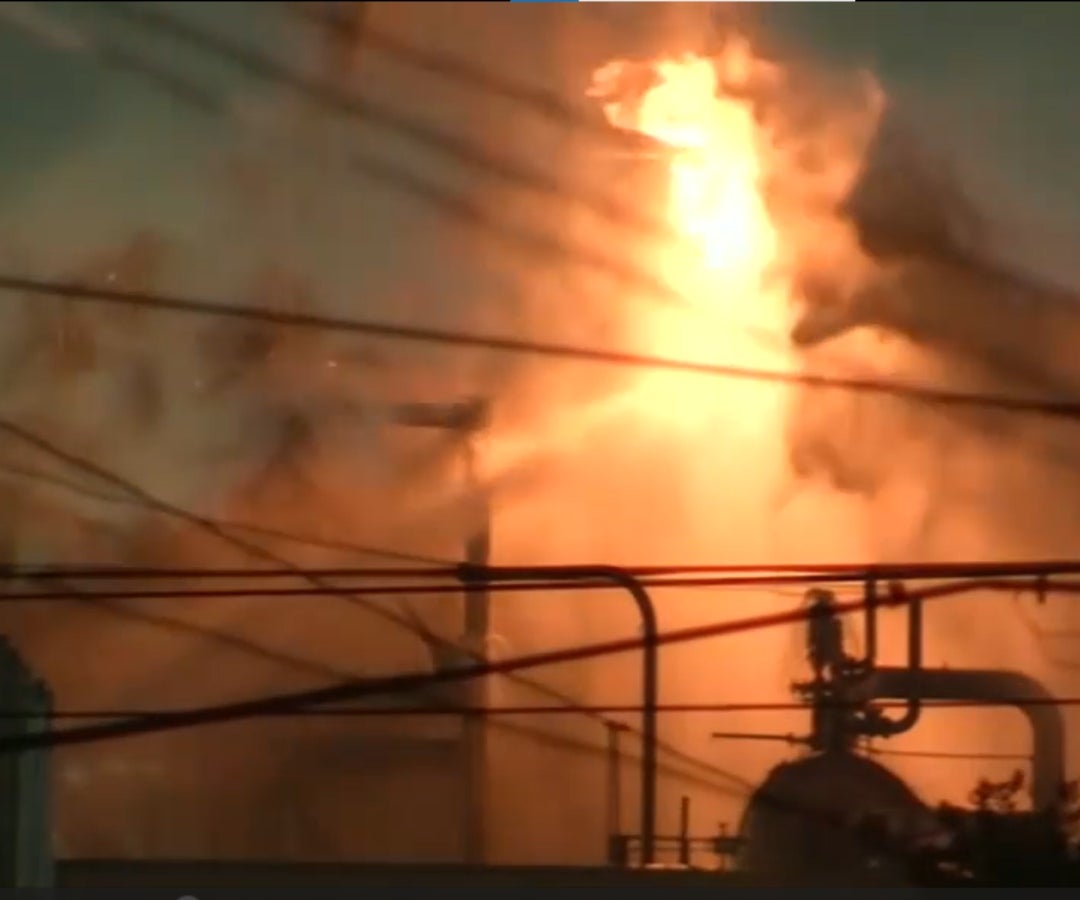 Un incendio cierra unidades de la refinería de Chevron cerca de Los Ángeles