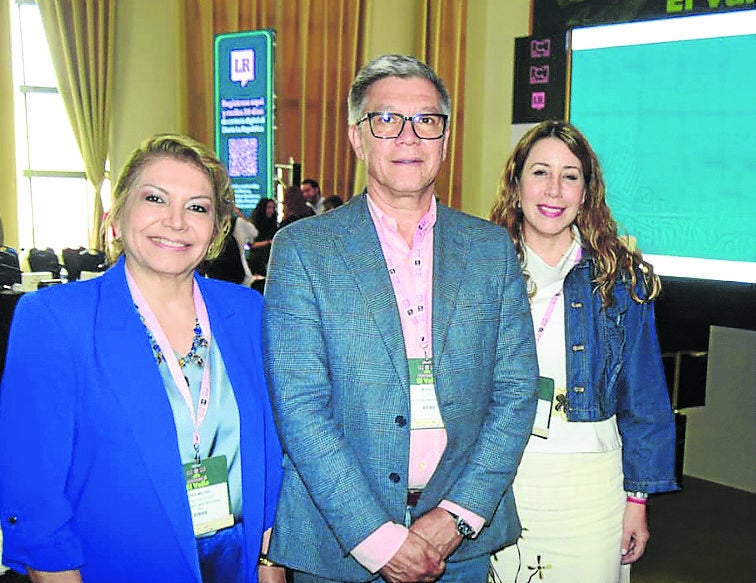 Diana Martínez, rectora de la U. Libre Cali; Moisés Cepeda, gerente de Vallecaucana de Aguas; y Mónica Delgado, CEO de Hero Motos.