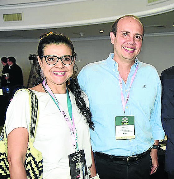 Luisa Cadavid, directora de fortalecimiento de la Cámara de Comercio de Cali; y Alejandro González, socio de Afiances.