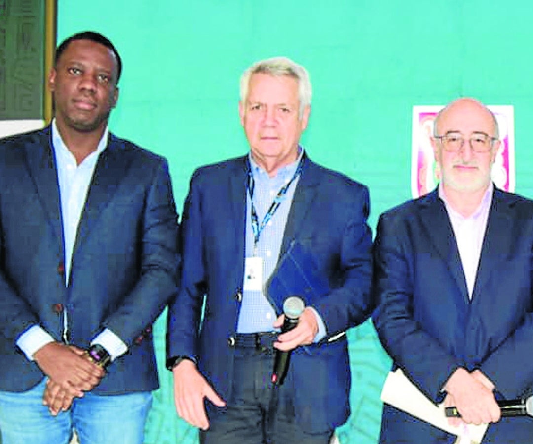 Roger Mina, gerente de Emcali; Gerardo Silva, presidente de Banco de Occidente; y Juan Lozano, director de La FM de RCN.
