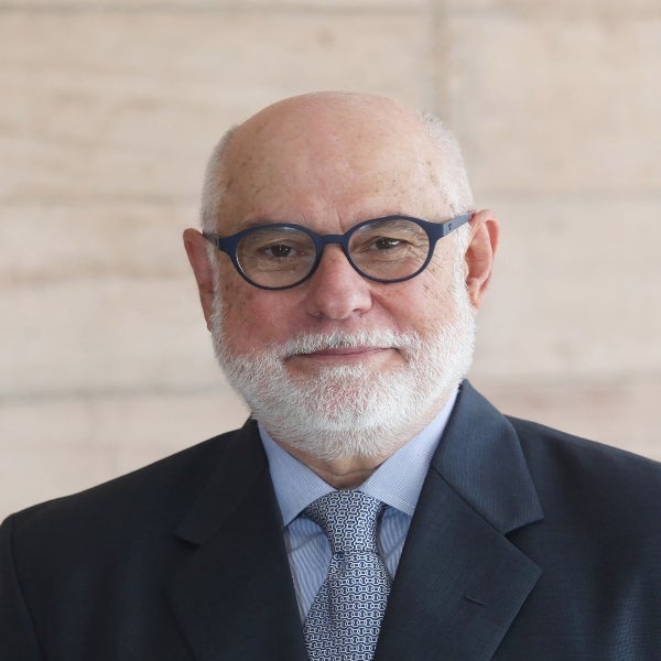 Antonio Vives, Ph.D. Socio Principal de Cumpetere