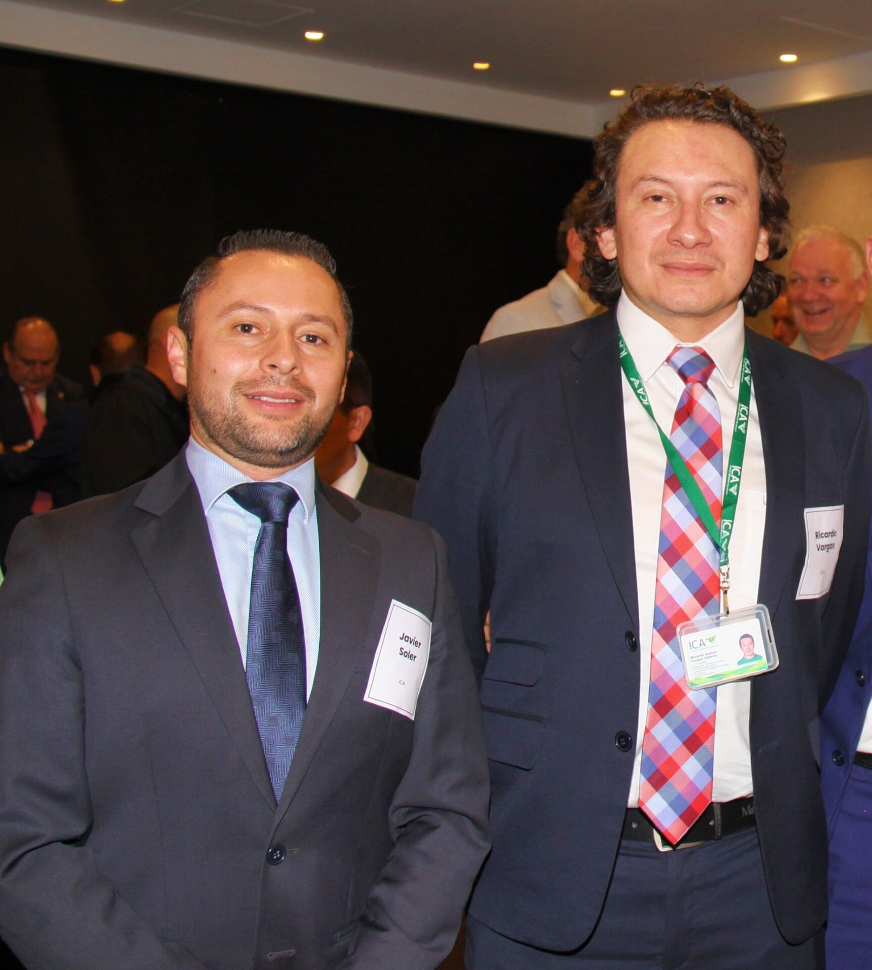 Javier Arturo Soler, director técnico del ICA; y Ricardo Vargas, subgerente de Regulación Sanitaria del ICA.