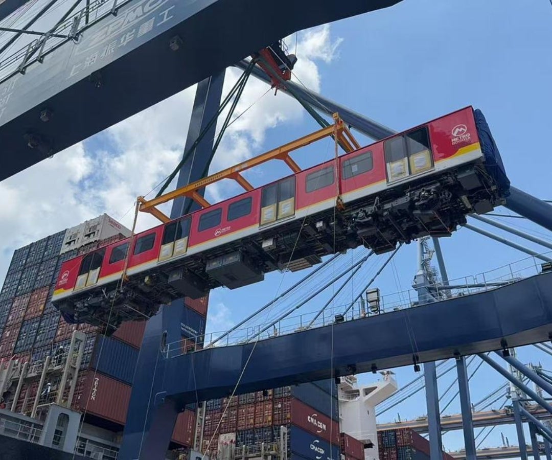 Segundo tren de la Línea 1 del Metro.