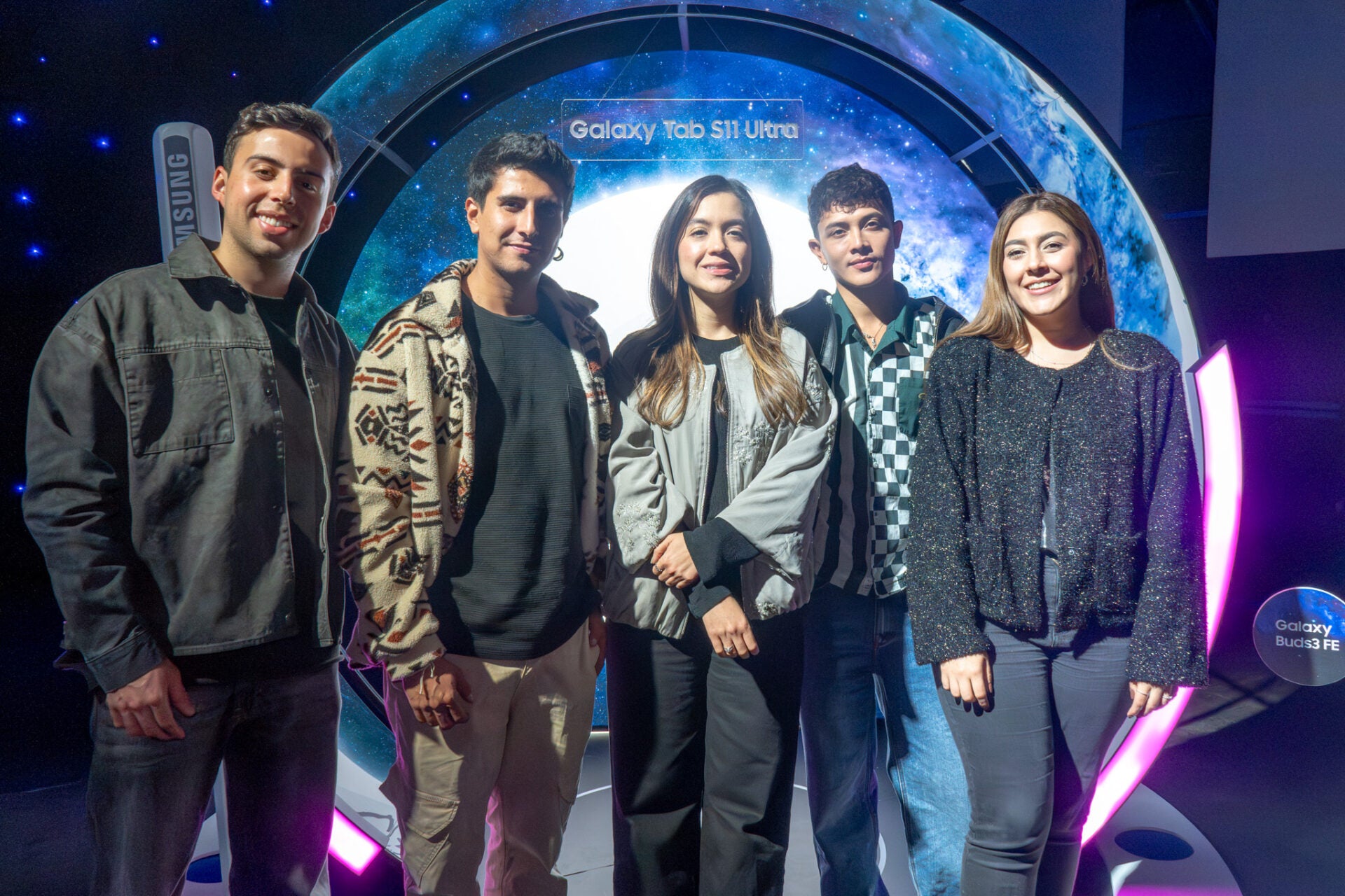 Aron Álvarez, creador de contenido; Cristihian Álvarez, creador de contenido; Luisa Rubio, PR de digital & media head; Duván Fajardo, creador de contenido; y María Salamanca, miembro de digital content & PR coordinator.