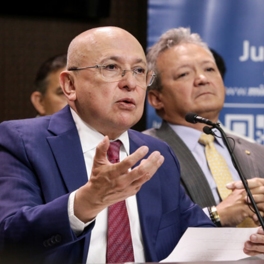 Eduardo Montealegre presentó su carta de renuncia como ministro de Justicia
