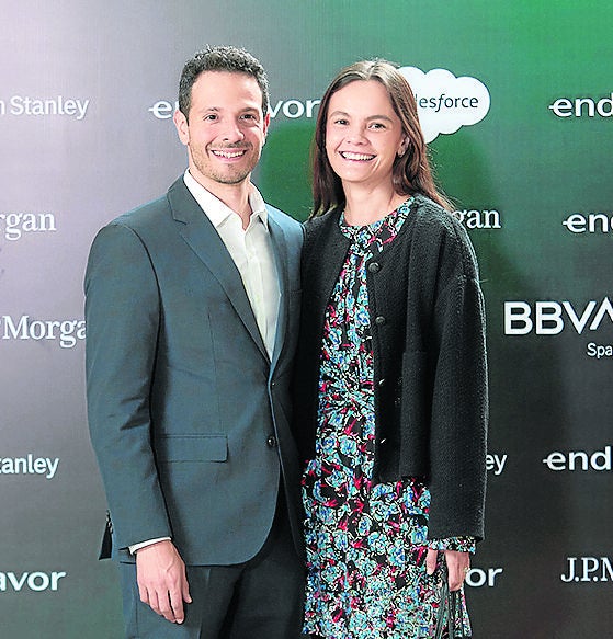 Andrés Gómez, cofundador & CEO de Melonn; y Juliana Zapata, directora de Advent.