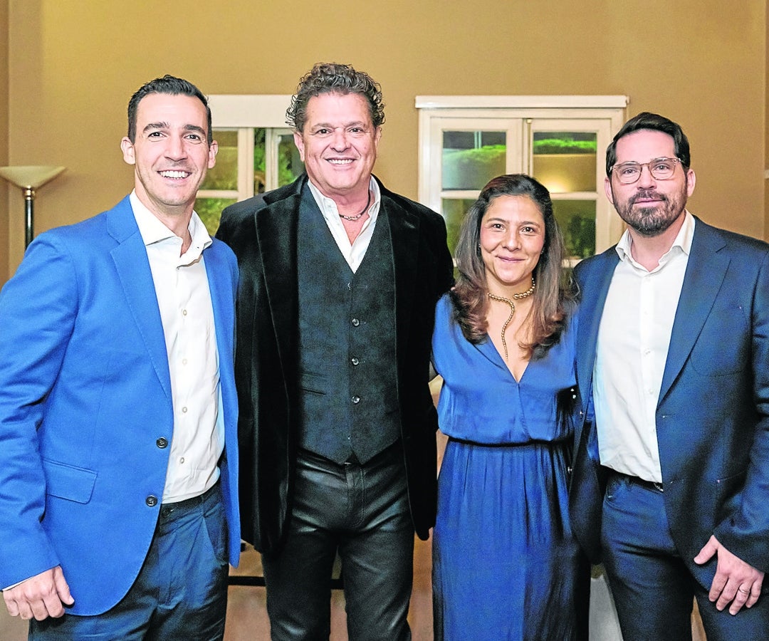 Simon Borrero, cofundador de Rappi; Carlos Vives, cantante y compositor; Camila Salamanca, directora ejecutiva de Endeavor Colombia; y Ernesto Plata, director de JP Morgan.