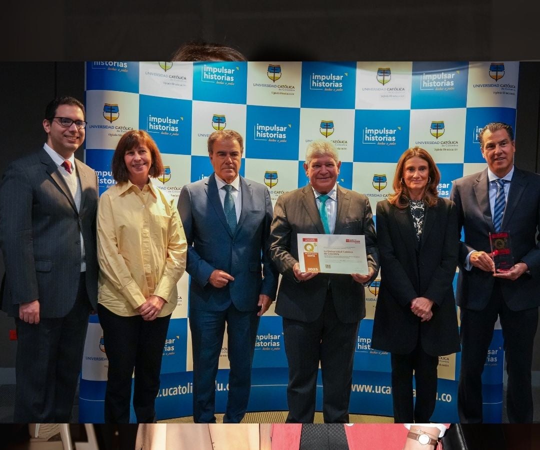 Gabriel Angulo, decano de la U. Católica; Joana Lloret Cantero, de la Embajada de España en Colombia; Federico Morán, Dir. de la Fundación para el Conocimiento; Ricardo López, vicerrector de la división de gestión del talento humano de la U. Católica; Rocío Pérez, miembro de la Fundación para el Conocimiento; y Edgar Gómez, vpdte. de la U.Católica.