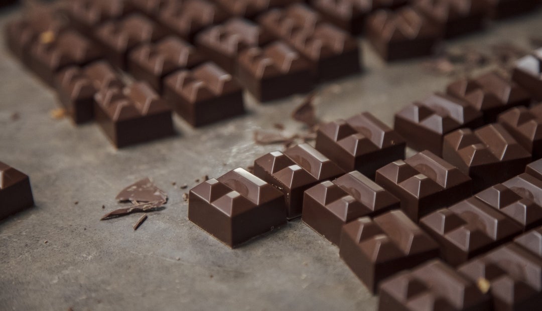 El volumen de ventas de dulces de chocolate en Norteamérica disminuyó más de 21 % en las 13 semanas que finalizaron el 7 de septiembre El volumen de ventas de dulces de chocolate en Norteamérica disminuyó más de 21 % en las 13 semanas que finalizaron el 7 de septiembre