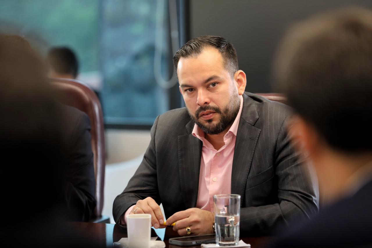 Edwin Palma, ministro de Minas y Energía, durante entrevista sobre tarifas de energía
