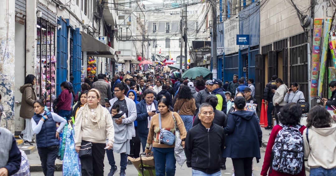 Perú reporta inflación anualizada de 1,35% en octubre, se mantiene en el rango meta