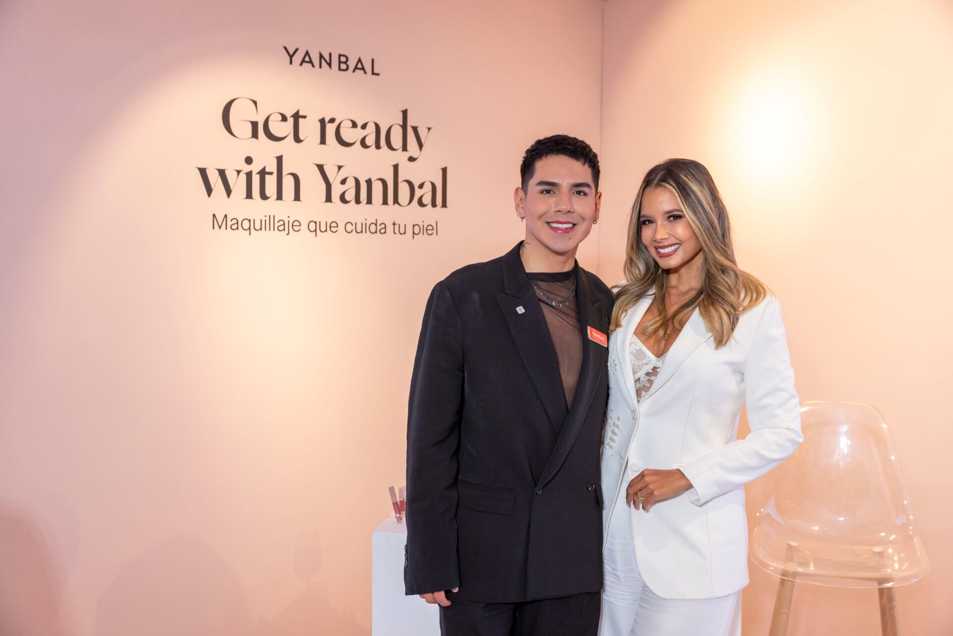 Christian Matta, makeup artist y embajador de maquillaje de Yanbal; y Melisa Martínez, creadora de contenido y periodista deportivo.