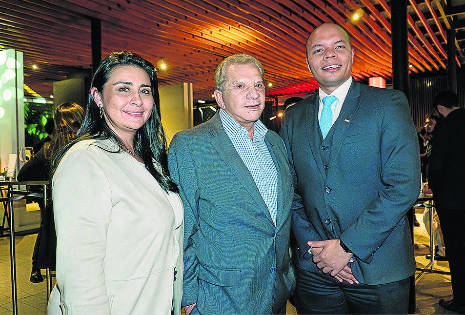 Jackelin Pinzon, directora comercial de Cujar Turismo; Pedro Cujar, gerente de Cujar Turismo; y Camilo Martínez, senior sales manager de Grand Hyatt Bogotá.