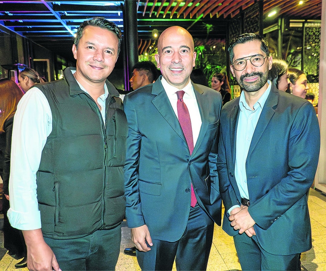 Omar Lizarazo, gerente Comercial de Marpico, Gerald Ursulet, gerente general de Grand Hyatt Bogotá; y William Heredia, PR Oficina de Turismo de Bogotá.