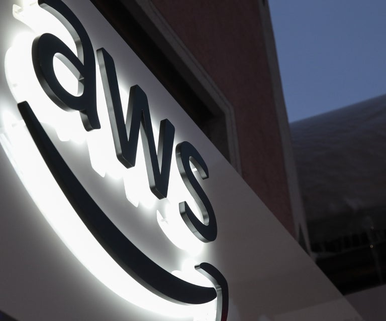 Amazon Web Services sufre caída global y afecta a plataformas