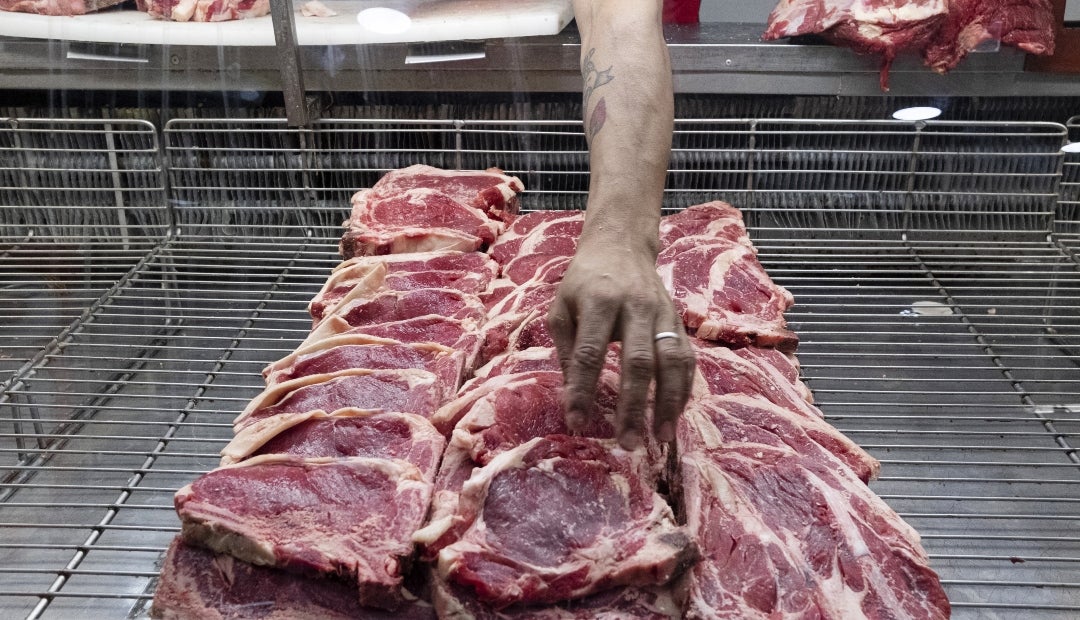 Los precios de la carne de res estadounidense se han disparado a niveles récord, desafiando la promesa de Trump de hacer que los alimentos sean más asequibles Los precios de la carne de res estadounidense se han disparado a niveles récord, desafiando la promesa de Trump de hacer que los alimentos sean más asequibles