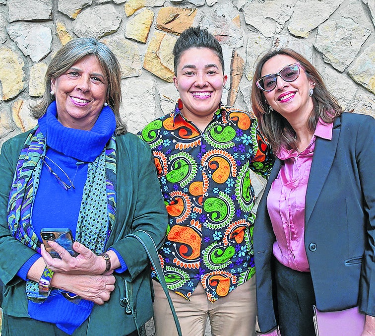 Helena Vargas, presidente de la junta directiva de la Fundación Plan; Thiago Hernández, asesor técnico nacional; y Sandra Roya, directora jurídica.